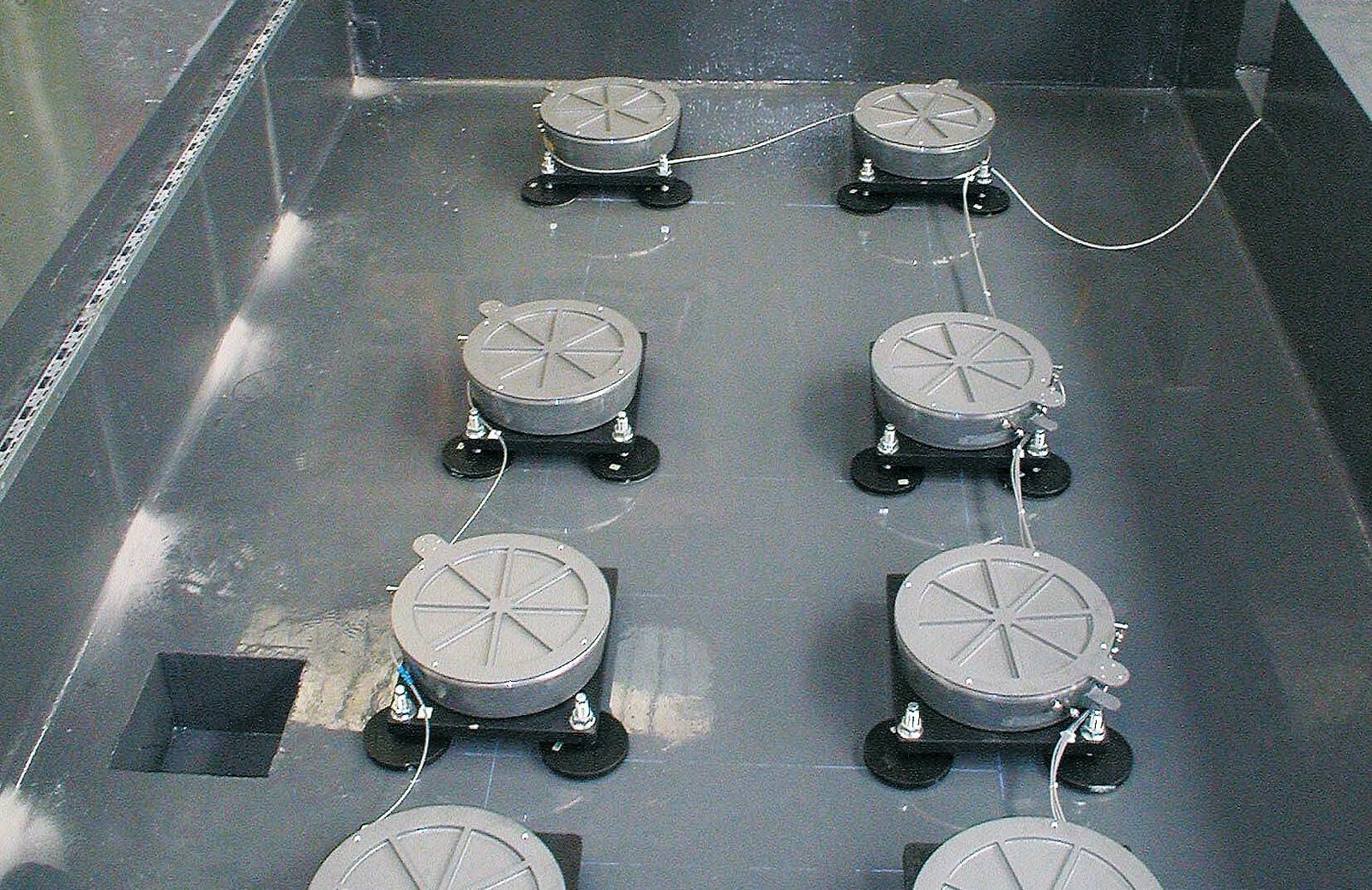Machine: GLEASON PFAUTER P 1200 G gear grinding machineMachine weight including tooling: up to 25 tonnesFoundation block dimensions: approximately 5.2 × 1.9 × 0.7 mFoundation block weight: approximately 20 tonnes