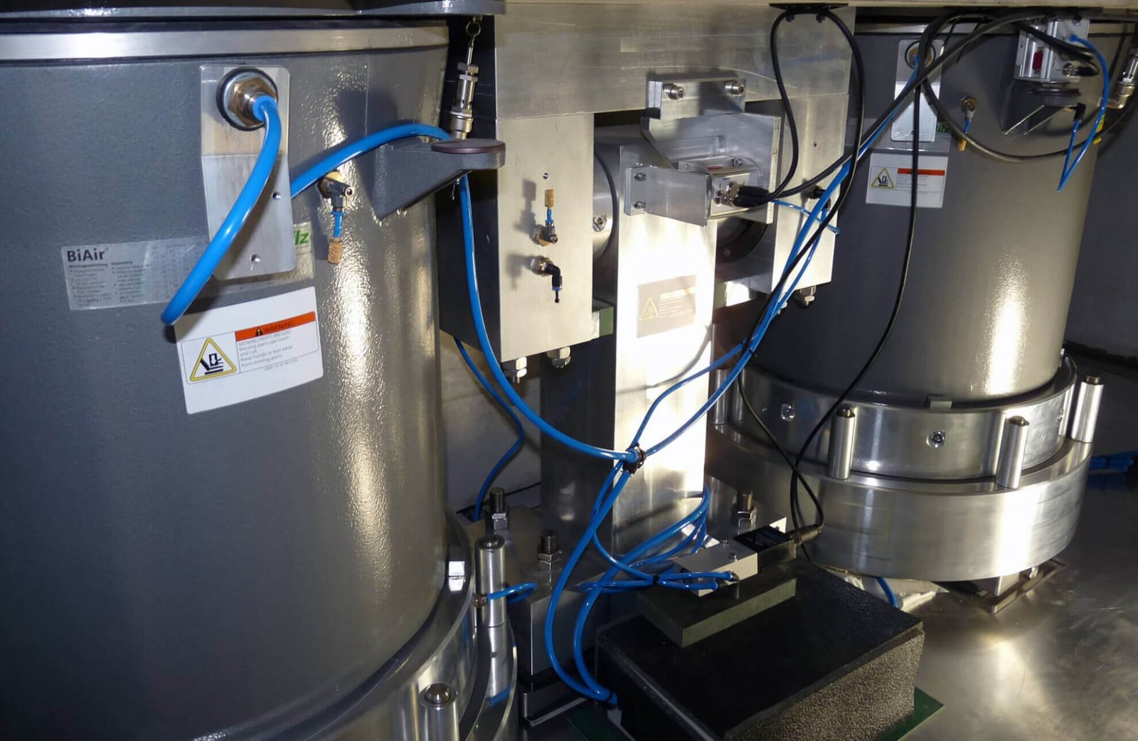 Detailed view of the vibration isolation system using the Bilz AIS™ Active Isolation System at the Binnig and Rohrer Nanotechnology Center of IBM and ETH Zurich