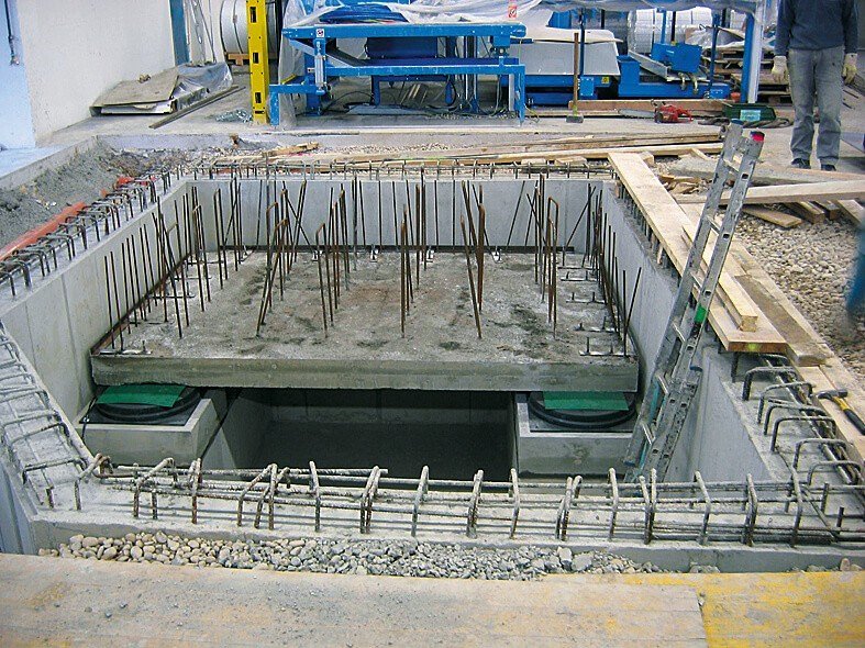 Foundation block dimensions: approximately 5.1 × 3.5 × 1.0 mFoundation block weight: approximately 40 tonnes